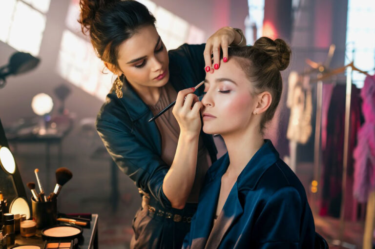 Maquillaje Profesional: Técnicas y Tendencias